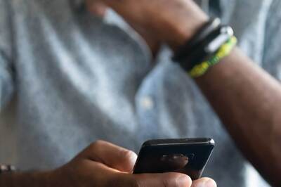 Do You Compulsively Do 'Doom Scrolling'? Here's How You Can Control This Impulse