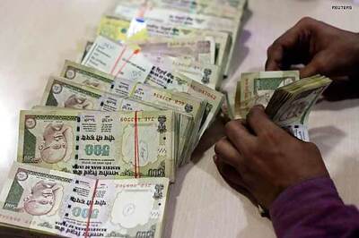 Rupee depreciates four paise vs US dollar to end at 61.40
