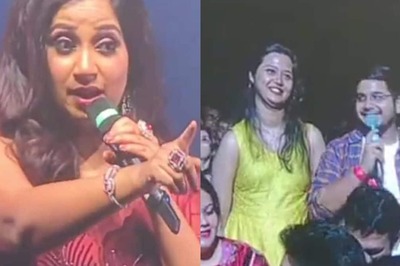 Shreya Ghoshal’s Concert Takes A Romantic Turn As She Aids Fan’s Proposal, Video Goes Viral; Watch