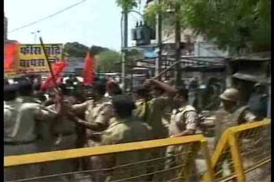Police lathicharge ABVP activists in MP