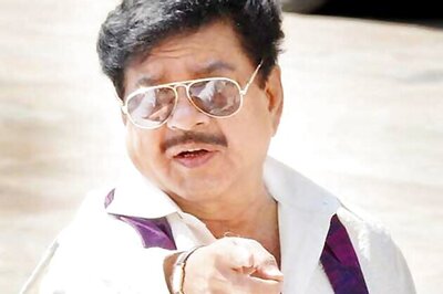 LK Advani must be at the 'helm of affairs': Shatrughan Sinha