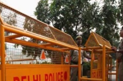 Delhi Man Threatened By 'Drunk Goons' Outside His Own House Over Car Parking, Shares Scary Incident