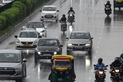 Monsoon Updates: Delhi-NCR Wakes Up to Early Morning Rain, Showers Predicted in Mumbai; Red Alert for MP