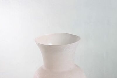 How to Arrange a Dozen Roses in a Vase