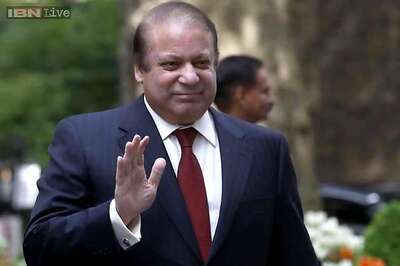 Pakistan PM Nawaz Sharif rejects India's bulletproof car at SAARC Summit