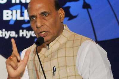 Rajnath Singh Meets Imams, Urge Him to Restore Calm in Kashmir