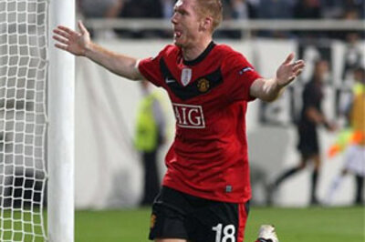 Manchester United ride on Scholes goal, beat Besiktas