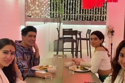 Janhvi Kapoor, Sara Ali Khan Enjoy Diwali Dinner at Manish Malhotra's House; Rekha Joins Them