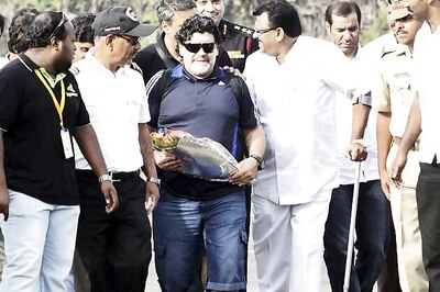 Maradona arrives in Kochi to tumultuous welcome