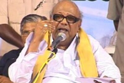 'Atheist' Karunanidhi visits temple, lauds guru