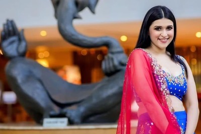 Bigg Boss Contestant Mannara Chopra Gets Rs 40 Lakh Gold Chain From  Sunny Aryaa