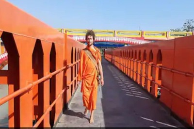 Pulling Crowds in Kumbh, This Techie-turned-Sadhu from Switzerland Now Begs for Living