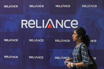 Future Group Hints it May Challenge Arbitration Award Putting RIL Deal on Hold