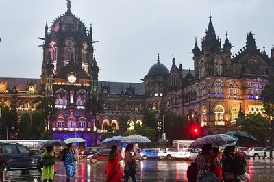 Heavy Rain Lashes Mumbai: Two Flights Diverted, Waterlogging In Several Areas; Red Alert Till Thursday Morning