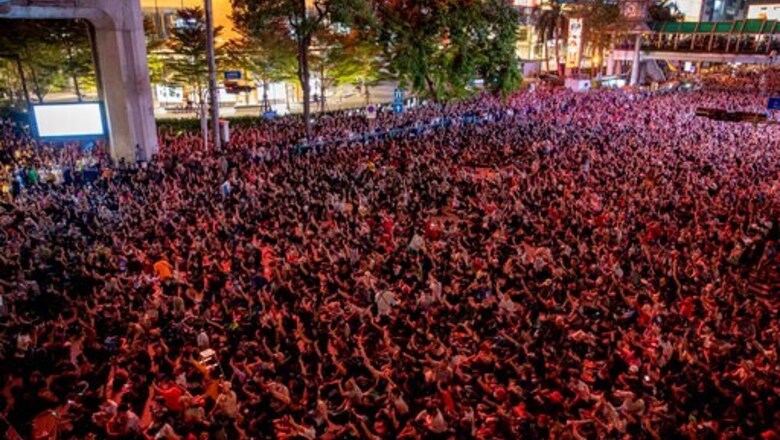 2 Charged With Endangering Queen As Thai Protests Continue
