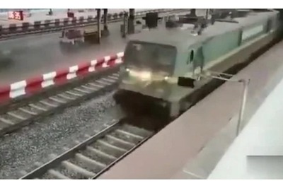 Railways Runs 4-km-long Goods Train With 4 Engines to Supply Coal to Power Plants