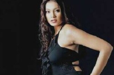 Don't look, Bipasha is changing