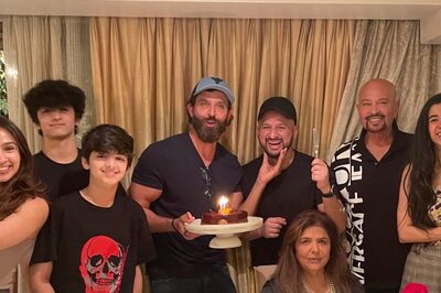 Hrithik Roshan Poses With Rumoured GF Saba Azad, Dad Rakesh Roshan as he Celebrates Cousin's Birthday