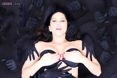 Snapshot: 'Ragini MMS 2' star Sunny Leone holidays with husband Daniel Weber in Nepal, shares photos on Twitter