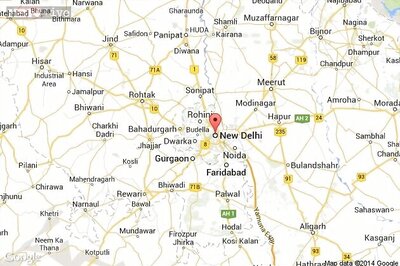 Delhi: Woman thwarts robbery attempt, catches two robbers