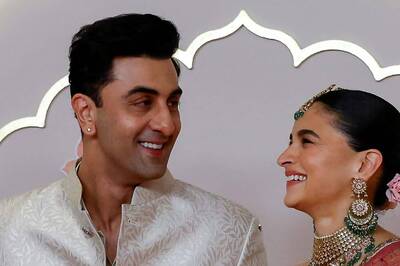 Ranbir Kapoor and Alia Bhatt Can't Take Eyes Off Each Other at Anant Ambani-Radhika Merchant's Wedding; Watch