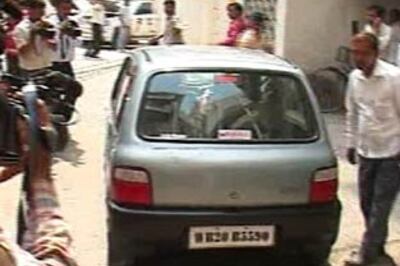 No briefcase, Mamata carries Budget papers in jhola