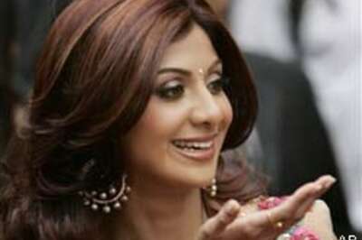 Pics: UK under Shilpa spell again