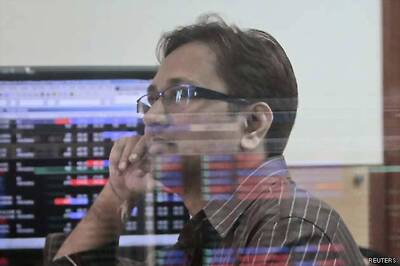 Sensex jumps to over 30-mth high;investors richer by Rs 40K cr