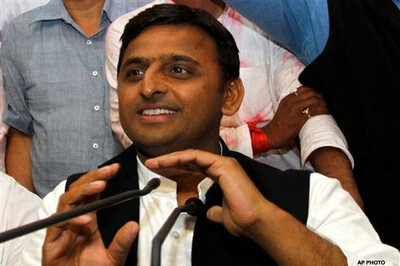 Akhilesh discusses Third Front possibility with Chandrababu Naidu