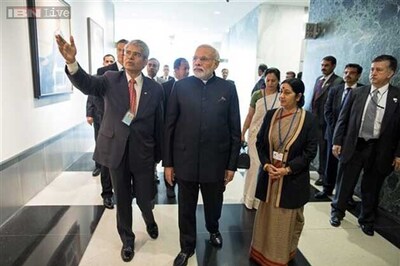 Indian-American crowd gathers outside UN to welcome Modi