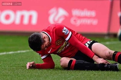 Robin van Persie ruled out of Manchester United clash against Aston Villa