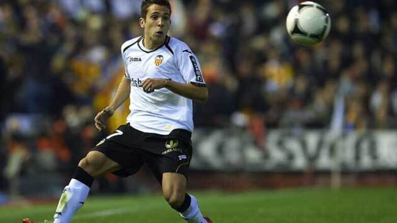Barca agree to sign fullback Alba from Valencia