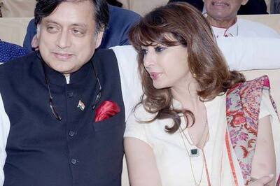 President speaks to Tharoor, condoles Sunanda's death