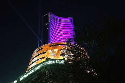Sensex Tanks 250 Points on RBI Status Quo, Grim Global Cues