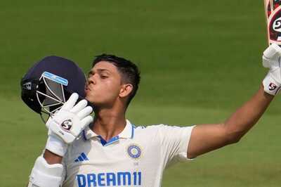 Yashasvi Jaiswal Stands Tall as England Chip Away With Wickets on Day 1 at Vizag