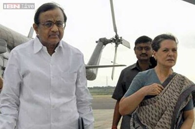 Poster war aggravates in Tamil Nadu between supporters of Elangovan, P Chidambaram