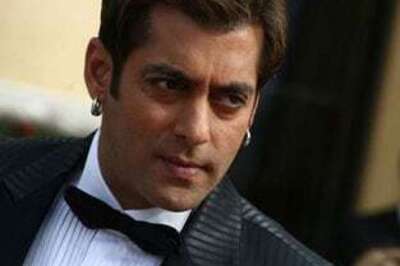 Man turns on feminine charms for Salman Khan