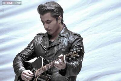 Ali Zafar pays homage to the Peshawar attack victims with his new song