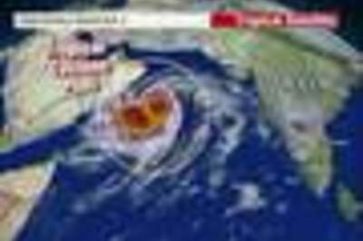 Cyclone Phet hits Oman coast, two dead