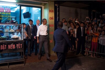 Obama Drop-in For Pork Soup Stuns Vietnam Street Shop Owner