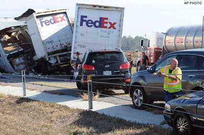 2 killed, dozens injured in massive Texas pileup
