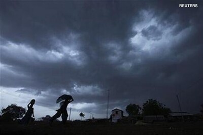 Heavy rains lash Bangalore, one dead