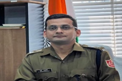 IPS Officer Starts Online Coaching by IITians to Train Underprivileged Kids to Crack JEE, UPSC Exams