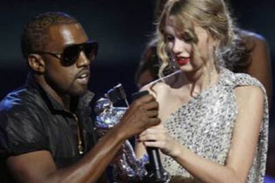 Obama calls rapper 'jackass' for insulting a singer