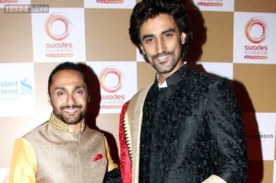 Snapshot: Optical illusion? Kunal Kapoor towers over Rahul Bose