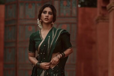 On Sankranthi, Nabha Natesh Looks Ravishing In Emerald-Green Embroidered Saree
