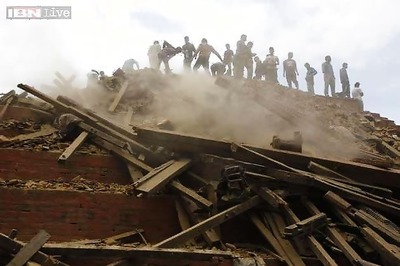 International aid groups rush to reach Nepal earthquake victims