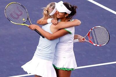 Australian Open: Sania-Vesnina sail into Round 2