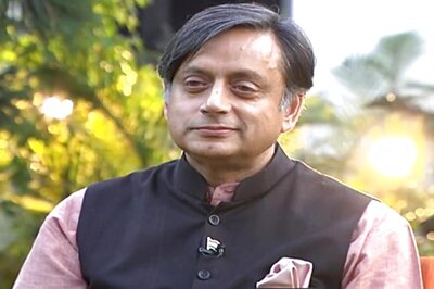 Tharoor - Sushma War of Words Over Hindi at UN