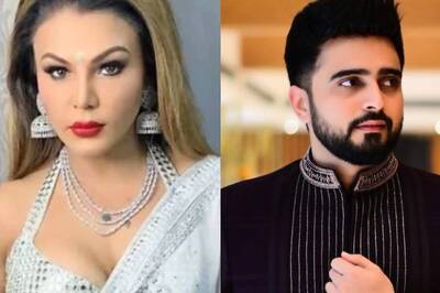 Rakhi Sawant Gets Teary Eyed, Argues With Her Beau Adil In Front of Paps; Watch